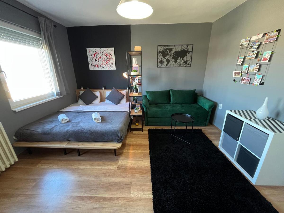 Mickitos City Center Apartment Skopje Exteriör bild