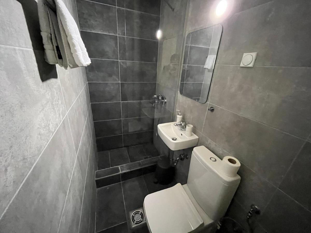 Mickitos City Center Apartment Skopje Exteriör bild