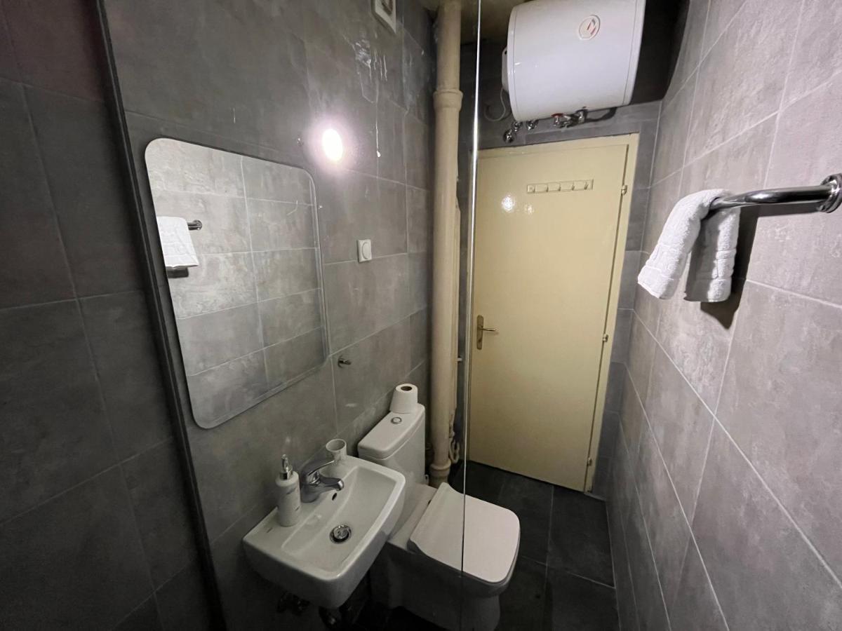Mickitos City Center Apartment Skopje Exteriör bild