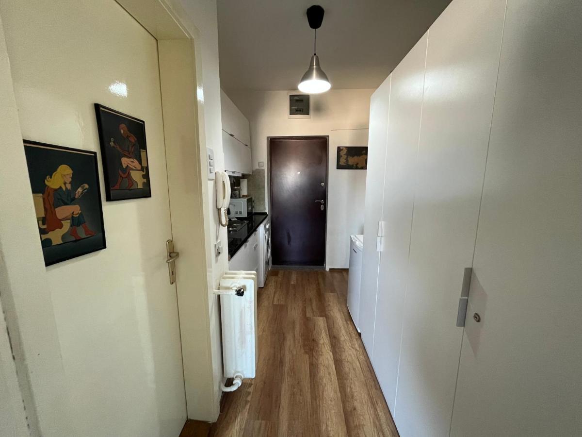 Mickitos City Center Apartment Skopje Exteriör bild