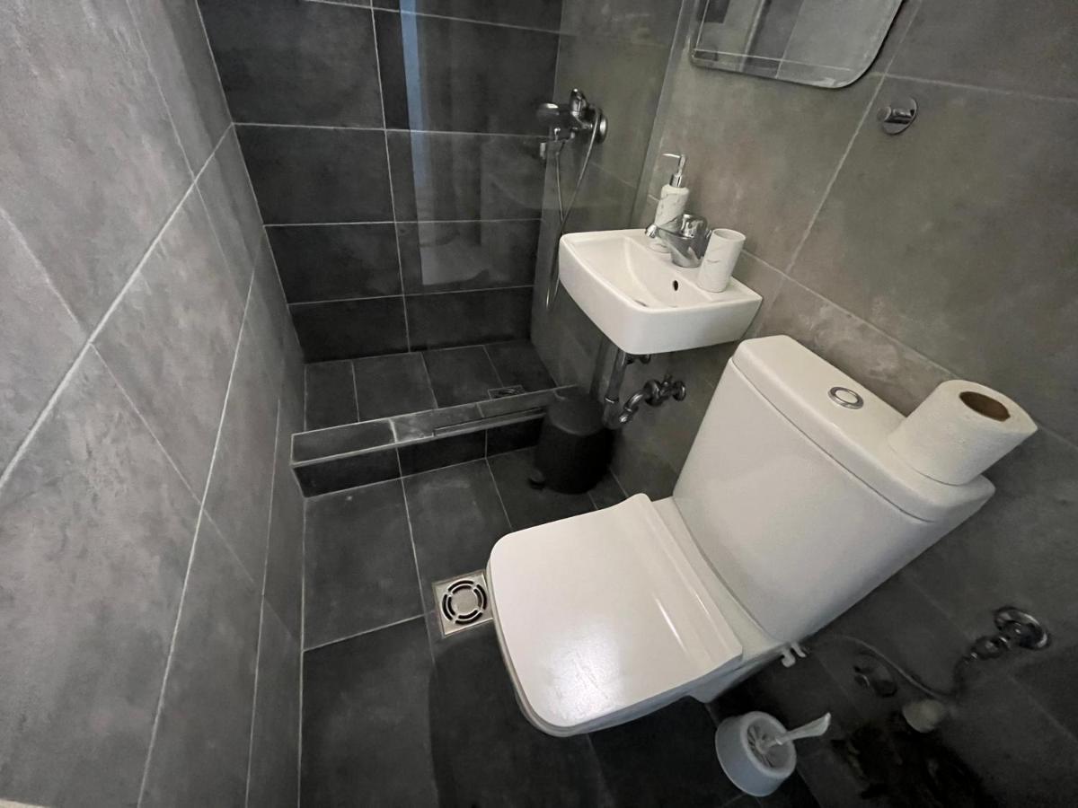 Mickitos City Center Apartment Skopje Exteriör bild